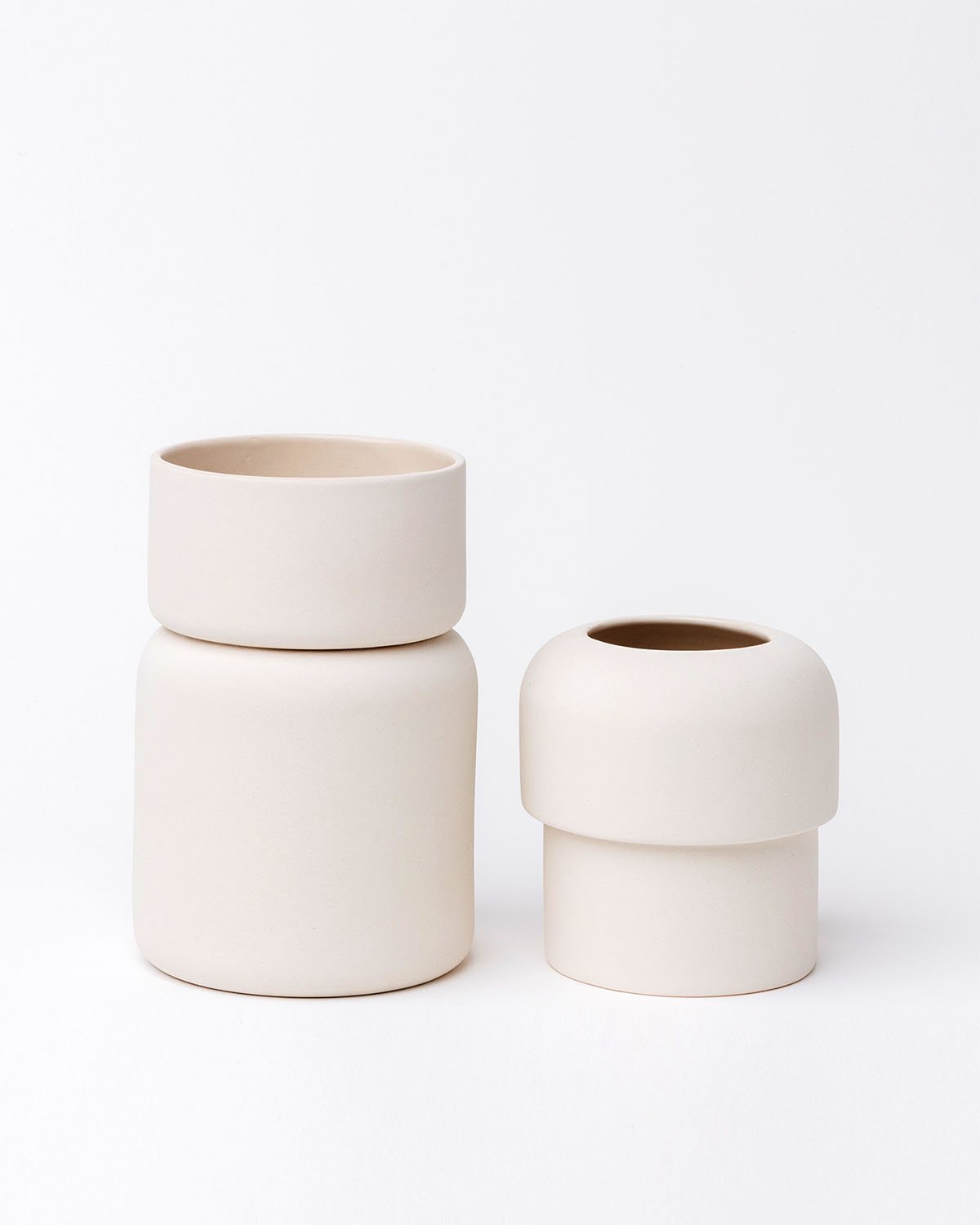 Medium Cremation Urn for Ashes KunoKaiku Medium Cremation Urns Artistic Minimalist Ceramic Urn Studios USA